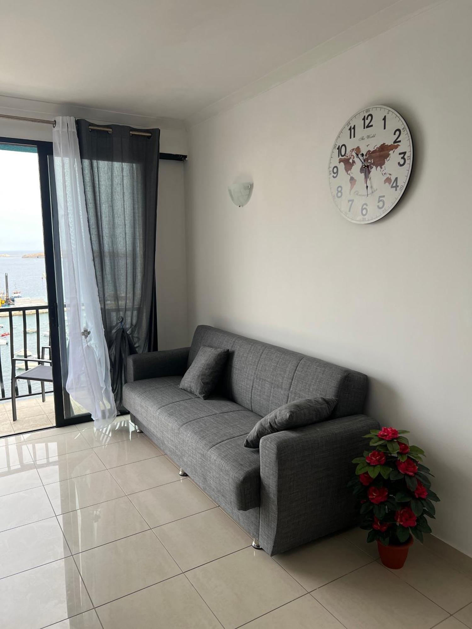 Sea View Penthouse Apartment เซนต์พอลส์เบย์ ภายนอก รูปภาพ