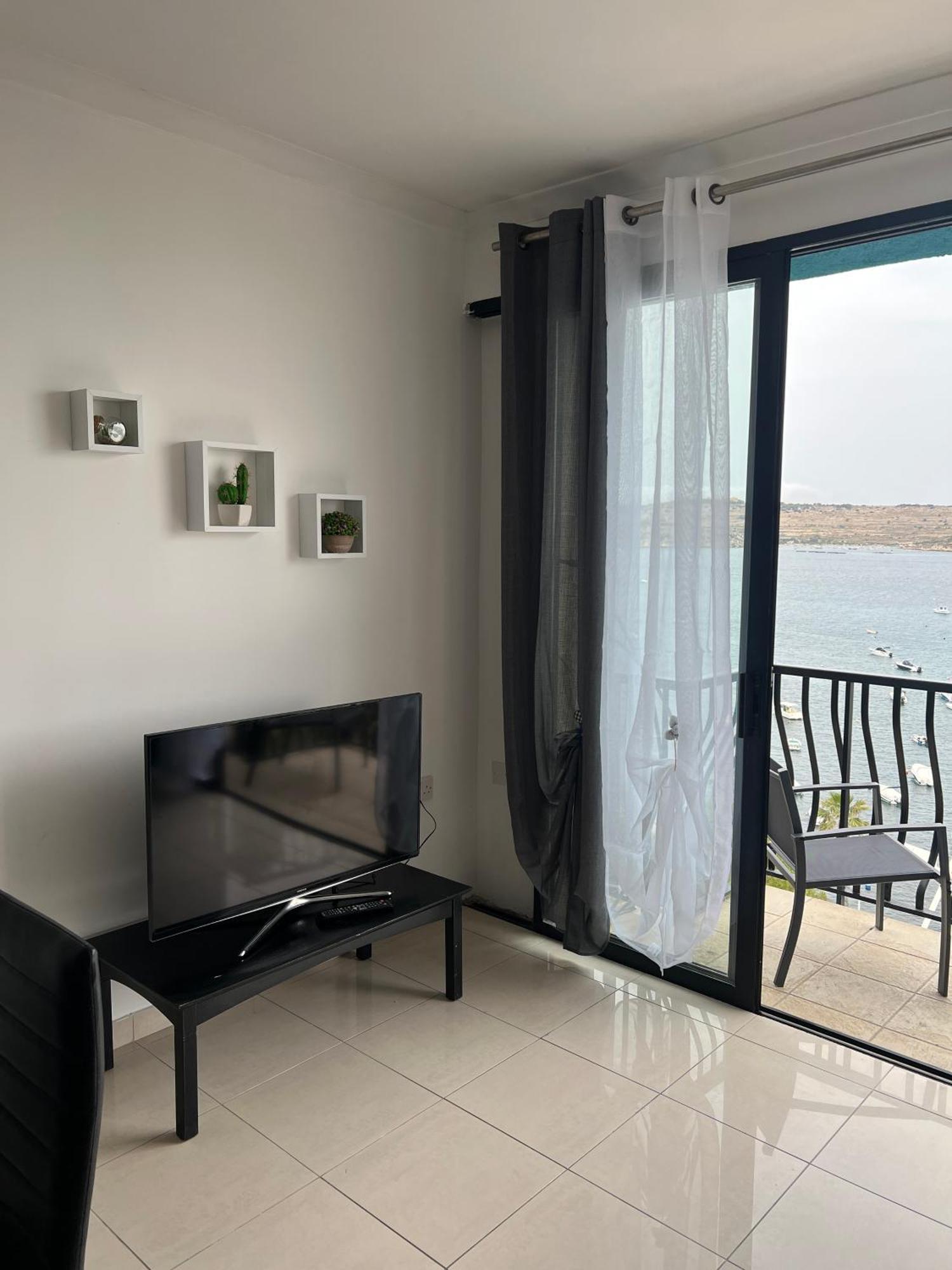 Sea View Penthouse Apartment เซนต์พอลส์เบย์ ภายนอก รูปภาพ